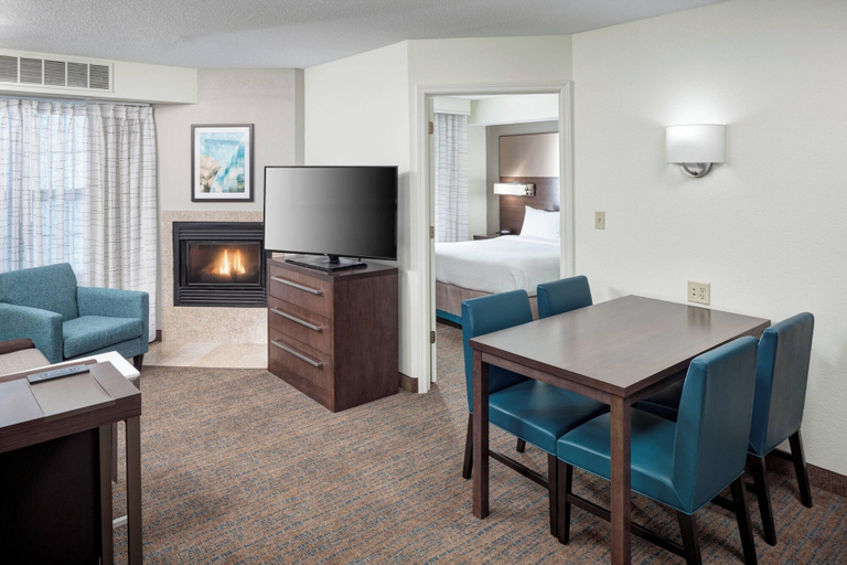 Bedroom 2, Residence Inn by Marriott Kansas City Country Club Plaza, Jackson