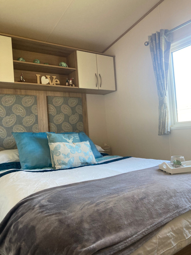 Bedroom 3, Luxury Pet Friendly Hot Tub Breaks at Tattershall, Lincolnshire