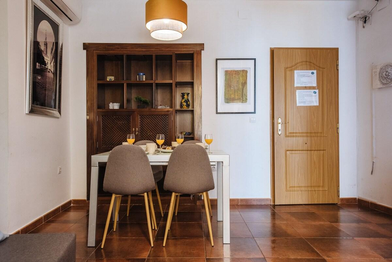 Others 4, Bright Apartment at Santa Cruz 6 people Parking Op, Sevilla