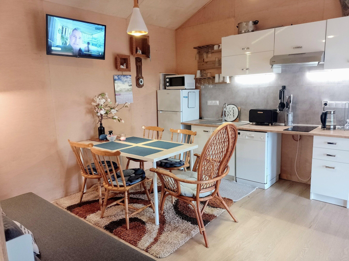 Dining 4, Holiday Home in Nowe Warpno by the Harbor, Police