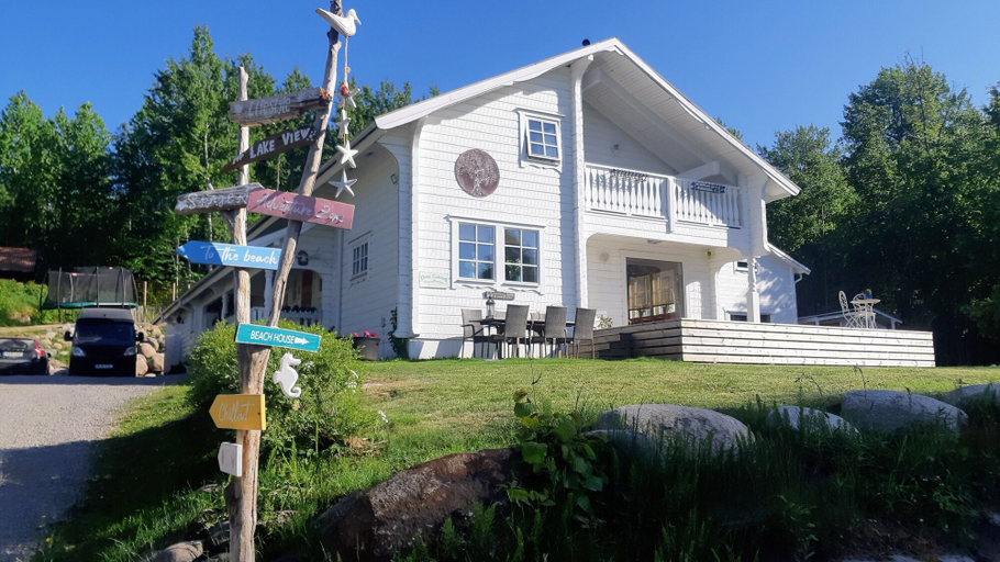 Exterior & Views