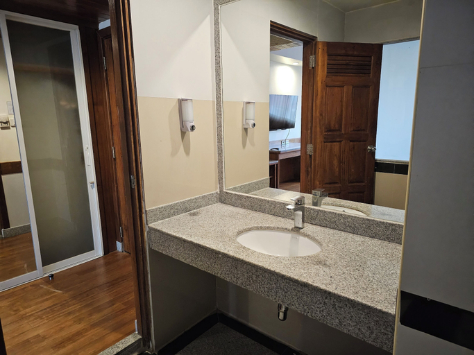 Bathroom 3, The Class Boutique Hotel, Pattaya