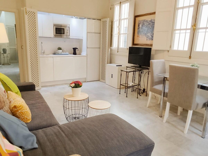 Others 4, Bright Apartment at Santa Cruz 4 pax Parking Opc, Sevilla