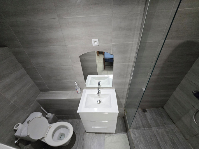 Bathroom 4, AZUR HOTEL, Saint-Denis