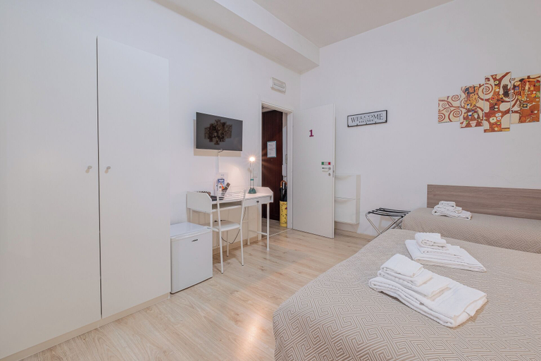 Bedroom 5, Damiani & Sister Guest House, Roma