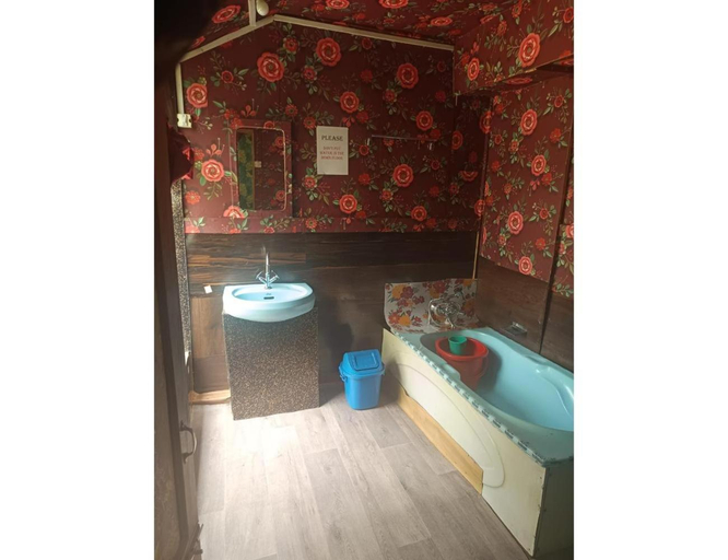 Facilities 2, Houseboat Air Queen, Srinagar, Srinagar