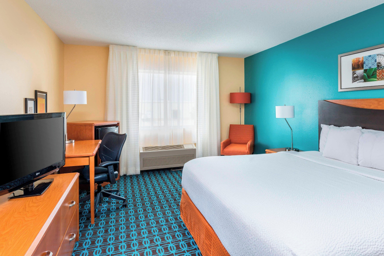 Bedroom 3, Fairfield Inn & Suites Lincoln, Lancaster