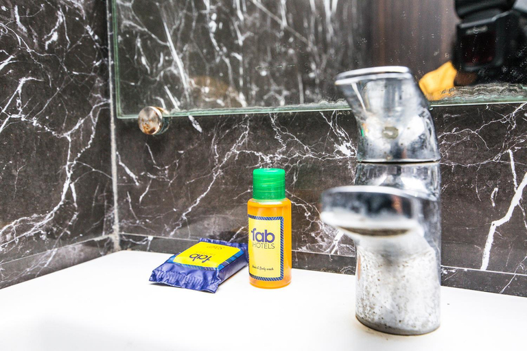 Bathroom 2, FabHotel De Sivalika - 500m from Belur Math, Haora