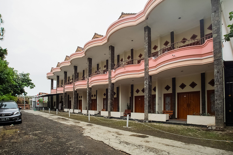Exterior & Views 2, OYO 3406 Pandu Prima Guest House Syariah, Bandung