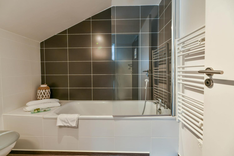 Bathroom 17