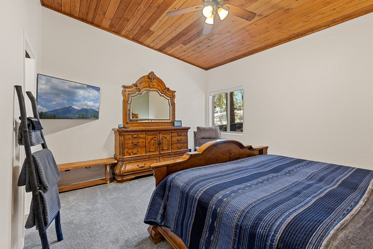 Bedroom 5, Spacious A-frame Pines Cabin 12 Beds Loft Game Room, Coconino