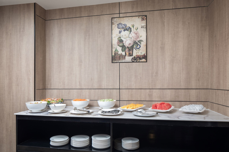 Food & Drinks 2, Joli Hotel, Ruessei Kaev