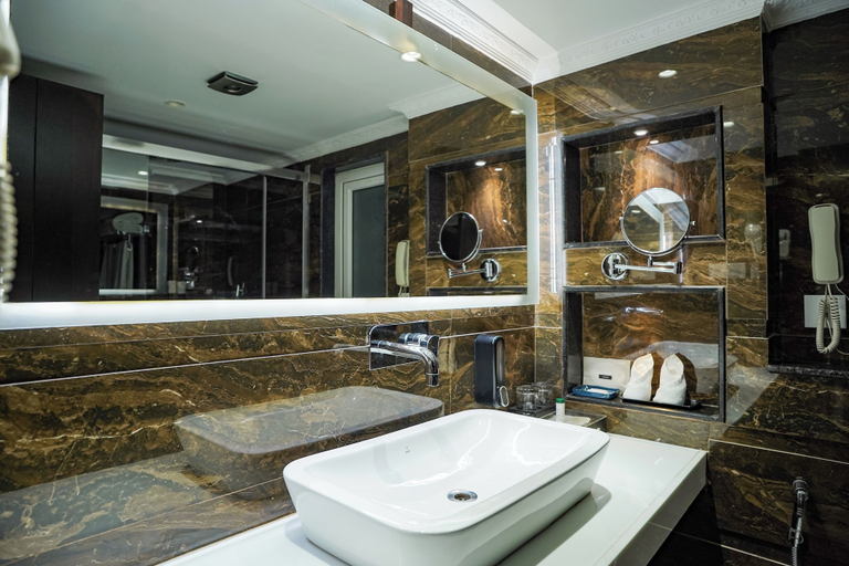 Bathroom 3, Hotel Saffron Crest, Jalpaiguri