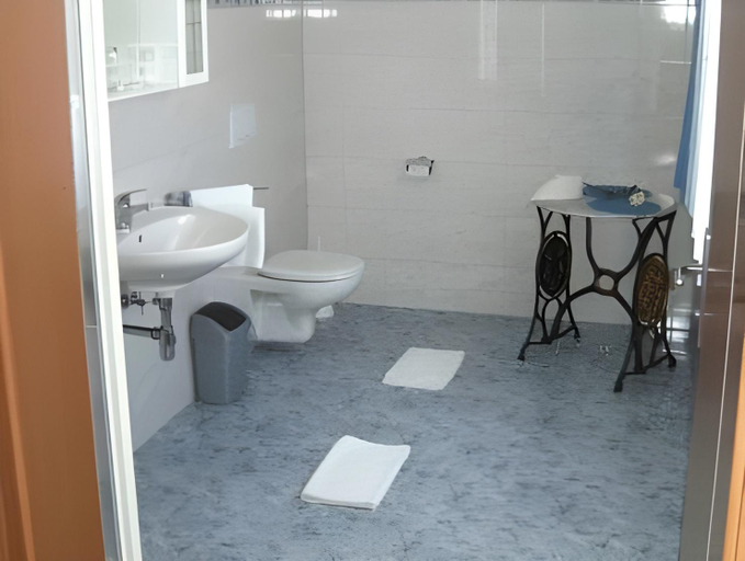 Bathroom 3, Gastehaus zur weißen Rose, Krems an der Donau Land