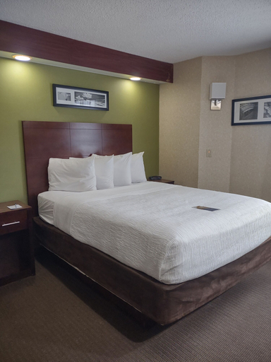 Bedroom 3, Baymont by Wyndham Flat Rock, Wayne