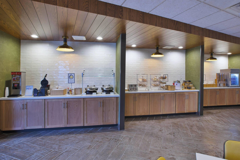 Food & Drinks 5, Fairfield Inn & Suites by Marriott Flint Grand Blanc, Genesee
