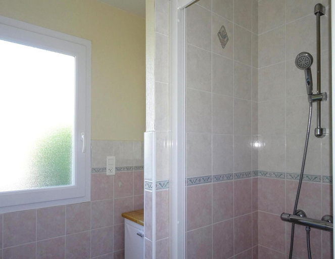 Bathroom 4, Holiday Home by Kerleven Beach, France, Finistère