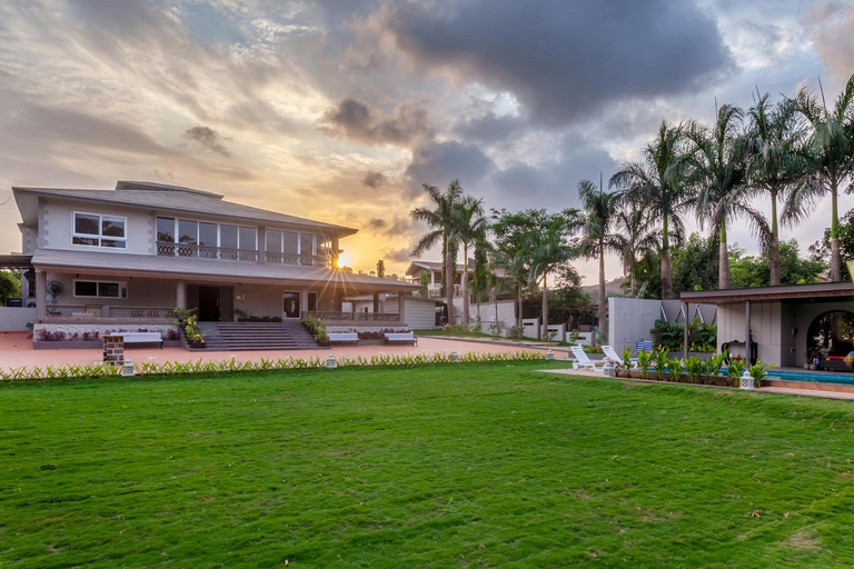 Exterior & Views
