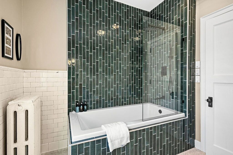 Bathroom 3, Historic Cotton Mansion Duluth Boutique Hotel, Saint Louis