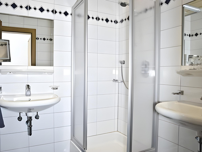 Bathroom 3, Hotel Garni Birkhahn, Landeck