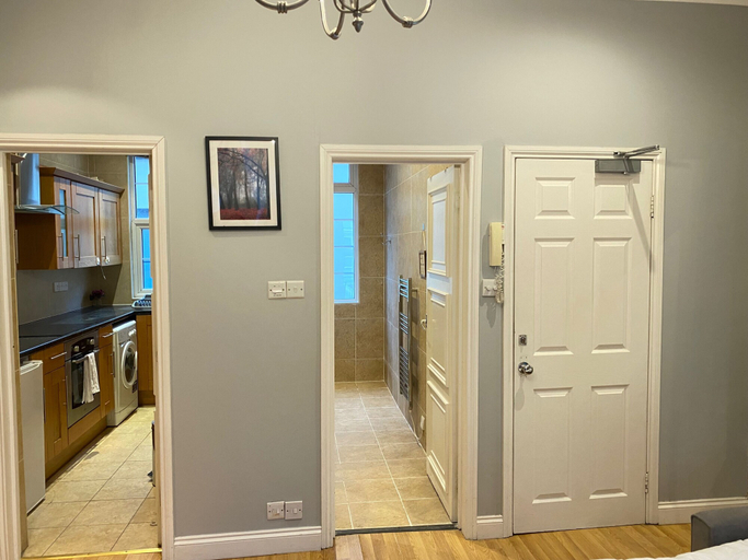 Others 3, Beautiful Studio Apartment in Central London, London
