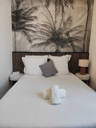 Bedroom 5, Hôtel du Lion d'or, Eure