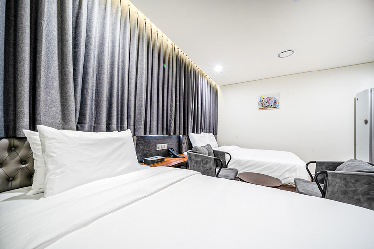 Bedroom 12