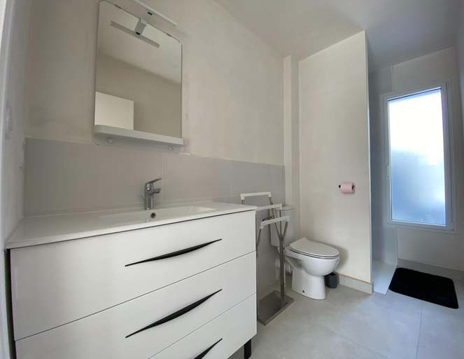 Bathroom 4, Apartment in Belz Near the Sea, Morbihan