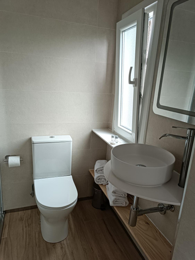 Bathroom 4, Pension Restaurante Vazquez, A Coruña