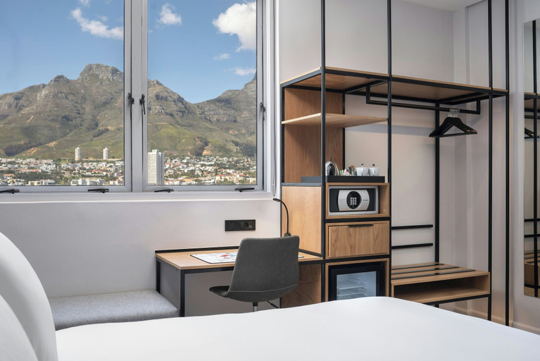 Bedroom 3, Protea Hotel Fire & Ice by Marriott Cape Town, City of Cape Town