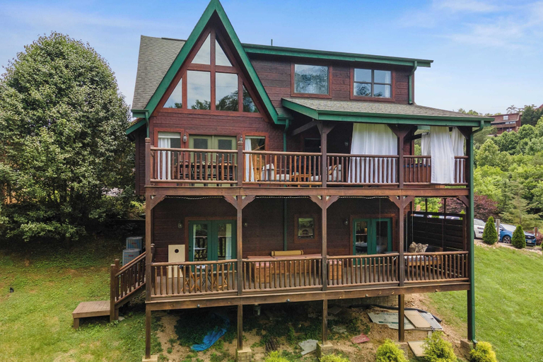 Exterior & Views 1, Tennessee Blue by Avantstayheart of Pigeon Forge!, Sevier