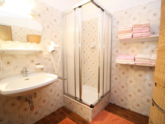 Bathroom 4, Apartment in Krispl Near Ski Slopes, Hallein