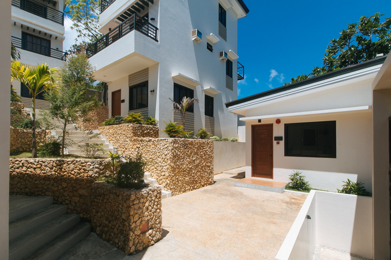 Exterior & Views 2, RedDoorz @ LM Apartelle Boracay, Malay
