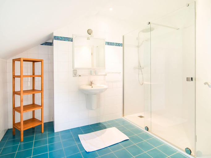 Bathroom 3, Luxurious villa with pool and sauna, and very suitable for culinary workshops!, Liège