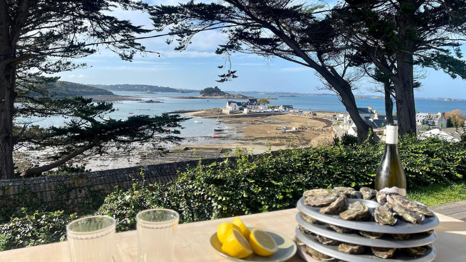 Outdoor dining, Holiday Home in Terenez With Sea Views, Finistère