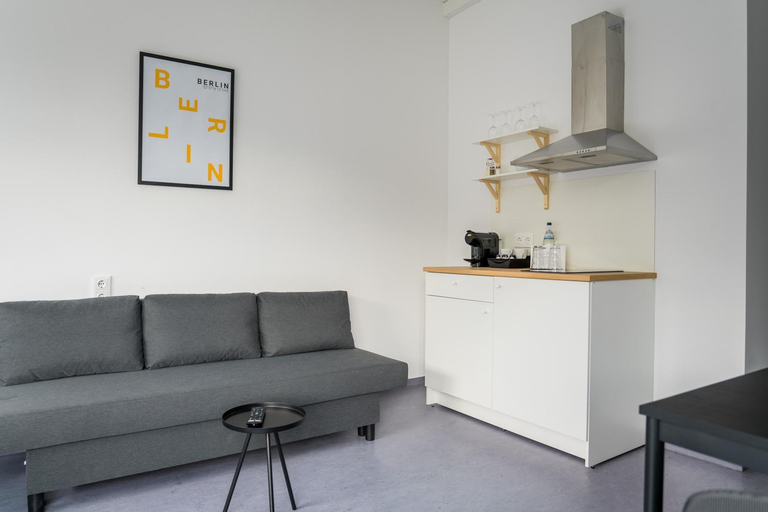 Others 5, Apartmenthaus Berlin Neukolln, Berlin