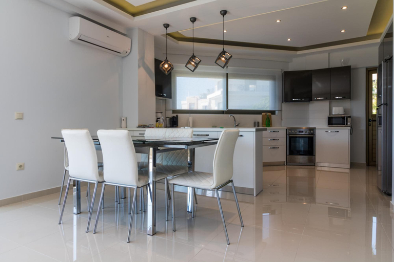 Room 5, Amazing 2 Bdrm Sea View Holiday Apt - Renovate 2026, Attica