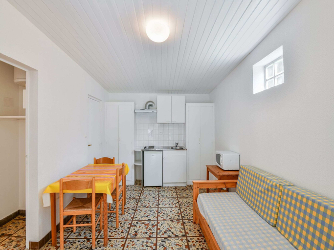 Others 1, Gite in holiday park with swimming pool, Charente-Maritime