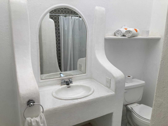 Bathroom 4, Casa del Sol, Dist. Pochutla