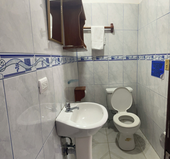 Bathroom 5, Hostal Muro de las Lagrimas, Isabela