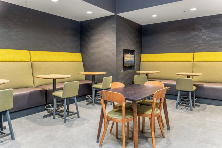 Food & Drinks 5, Courtyard by Marriott Asheville Biltmore Village, Buncombe