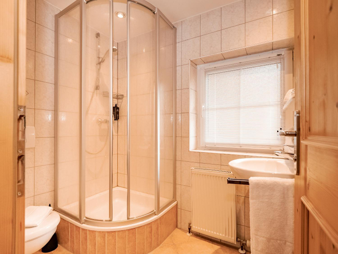 Bathroom 3, AURA Bed & Breakfast, Lienz