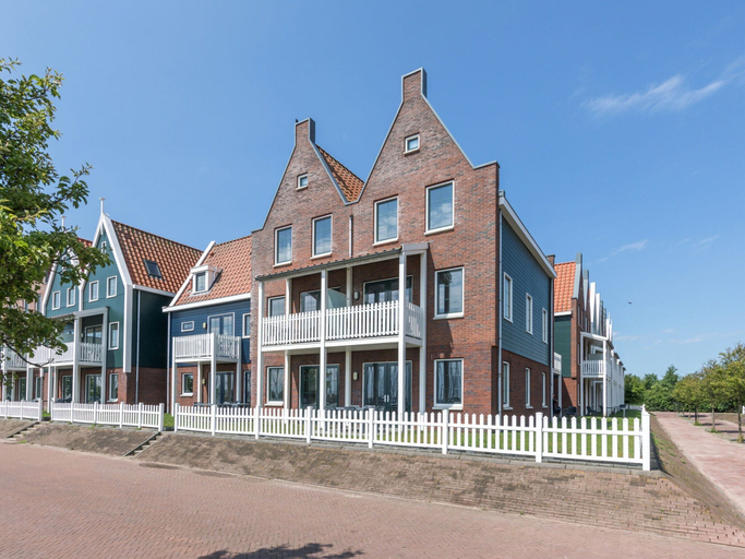 Exterior & Views 1, House in Volendam With Marina View, Edam-Volendam