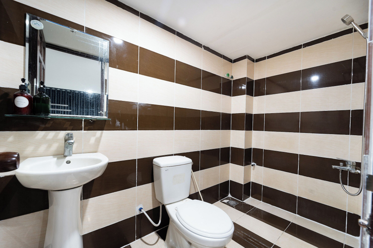 Bathroom 5, OYO 261 Binh Dung Hotel, Phú Nhuận