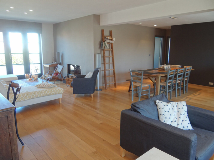 Others 5, Bright Attic With Sea Breeze, West-Vlaanderen