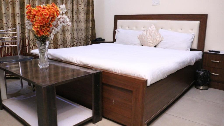 Bedroom 2, GAURAV RESORTS AND APARTMENT, Panchkula