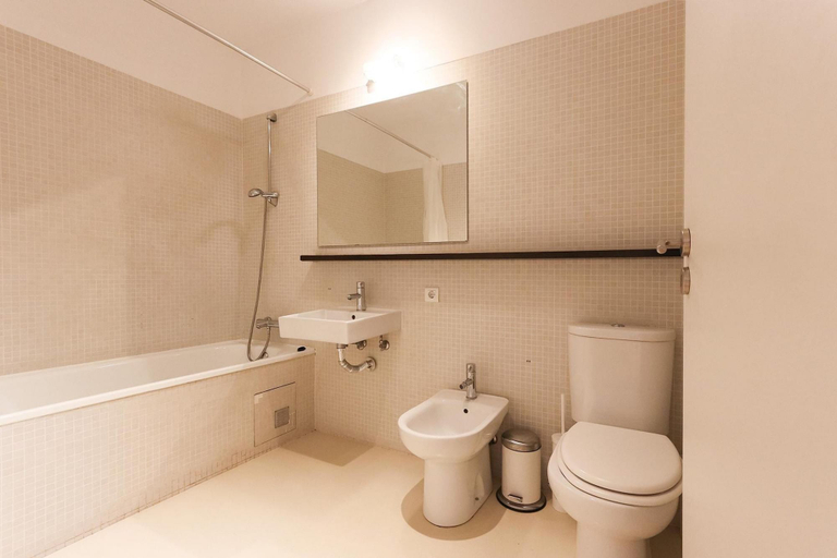 Room 3, Modern Bright Avenidas Novas by Homing, Lisbon