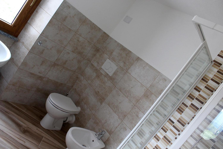 Bathroom 2, Oasi Avetana, Genova