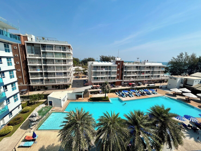 Exterior 10