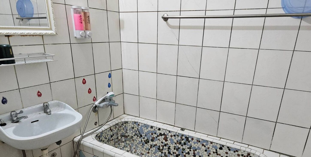 Bathroom 5, Huan Tai Hotel, Nantou